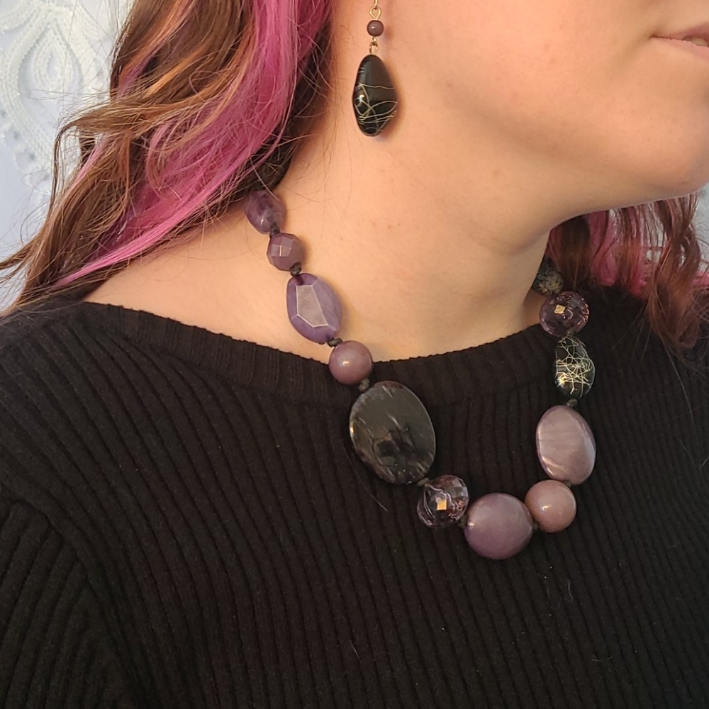 Necklace and earring set